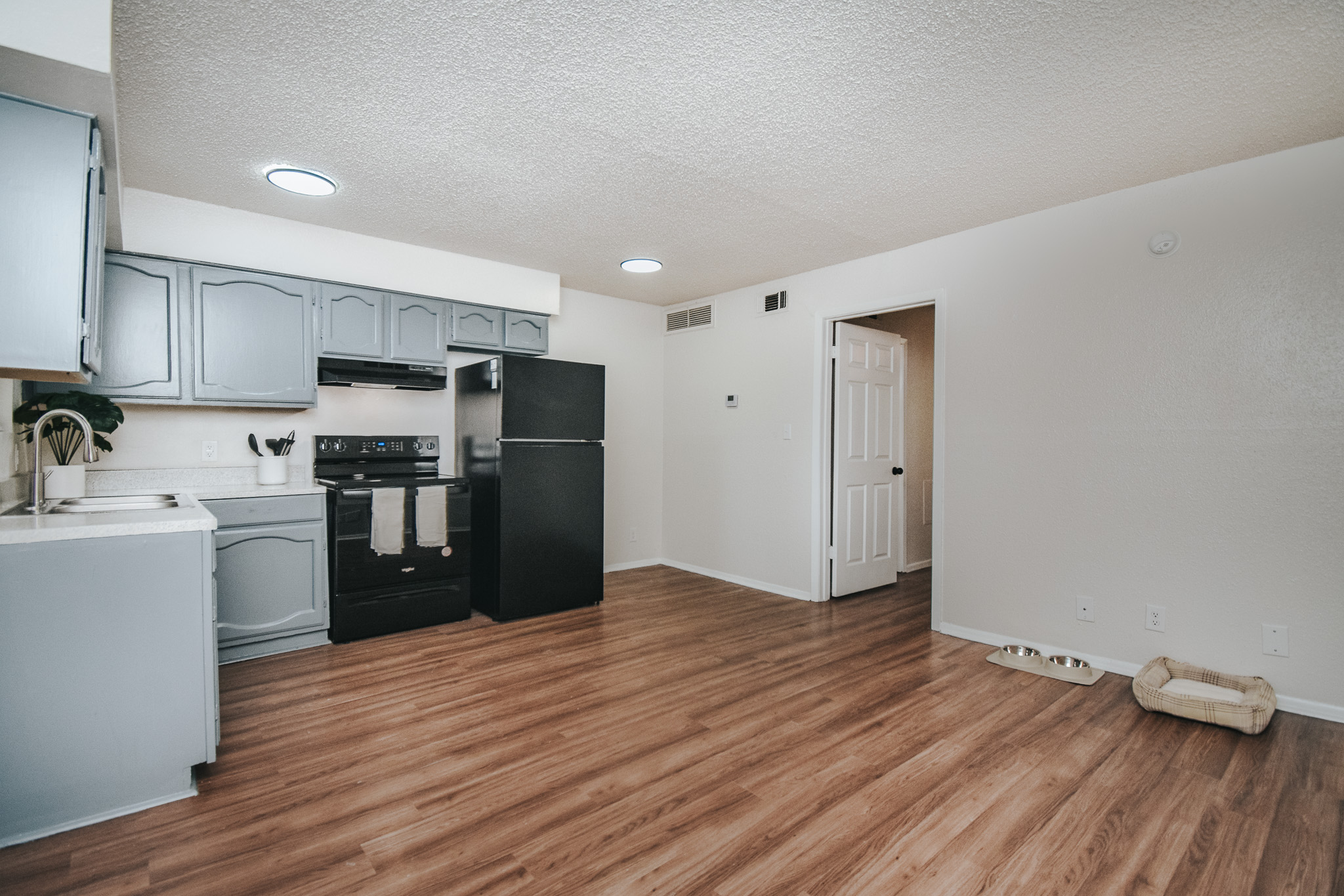 305 E Brazos St Apt 10 Victoria TX 77901 Featured Image